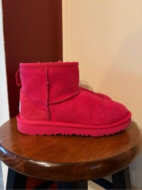 Girls UGG Classic Mini II, size 1